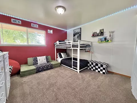 Bedroom - 10227 Wright Ave, Klamath Falls, OR 97603 photo 2 of 3