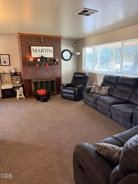 Living - 10227 Wright Ave, Klamath Falls, OR 97603 photo 1 of 2