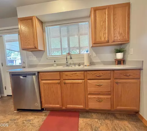 Kitchen - 10227 Wright Ave, Klamath Falls, OR 97603 photo 2 of 2