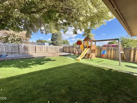 Exterior - 10227 Wright Ave, Klamath Falls, OR 97603 photo 5 of 7