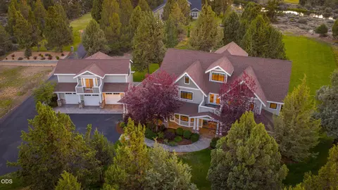 63415 Overtree Rd, Bend, OR 97701