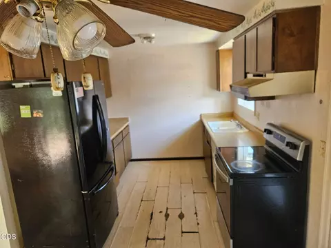 Kitchen - 547 Van Wey Cir, Eagle Point, OR 97524 photo 1 of 1