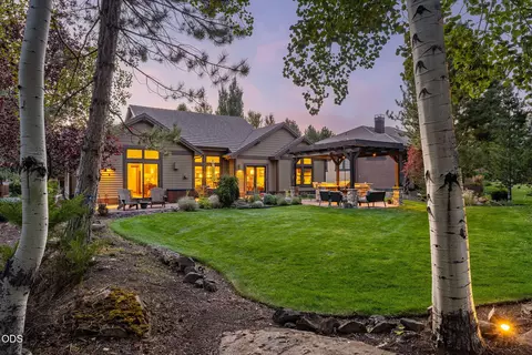 Exterior - 61583 Tam Mcarthur Loop, Bend, OR 97702 photo 4 of 10