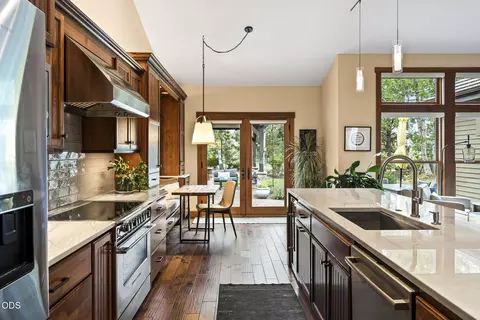 Kitchen - 61583 Tam Mcarthur Loop, Bend, OR 97702 photo 2 of 3