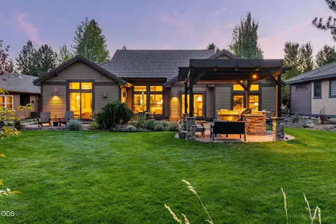 Exterior - 61583 Tam Mcarthur Loop, Bend, OR 97702 photo 6 of 10