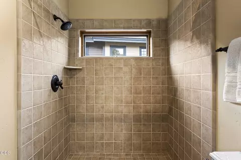 Bath - 61583 Tam Mcarthur Loop, Bend, OR 97702 photo 5 of 6