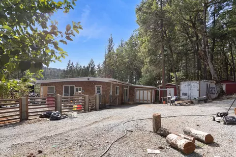 4172 Placer Rd, Wolf Creek, OR 97497