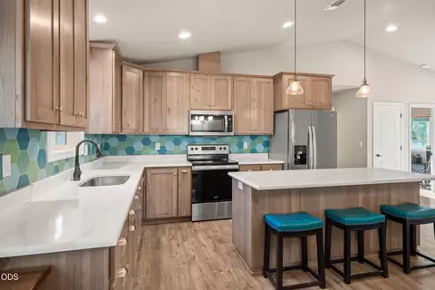 2186 Lower River Rd, Grants Pass, OR 97526
