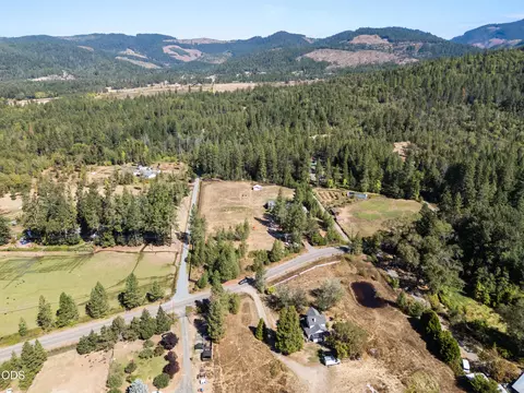 View/Area - 710 Garner Rd, Cave Junction, OR 97523 photo 3 of 5