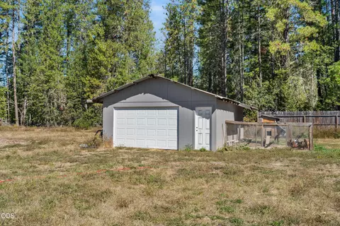 Exterior - 710 Garner Rd, Cave Junction, OR 97523 photo 9 of 19