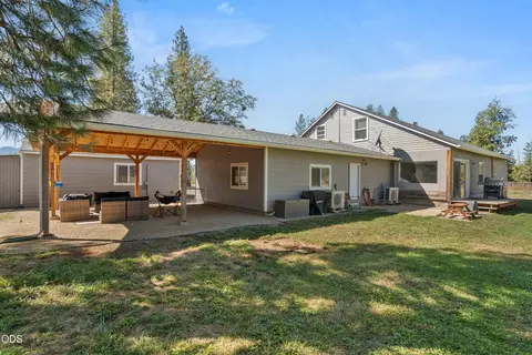 Exterior - 710 Garner Rd, Cave Junction, OR 97523 photo 6 of 19