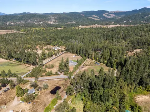 View/Area - 710 Garner Rd, Cave Junction, OR 97523 photo 4 of 5