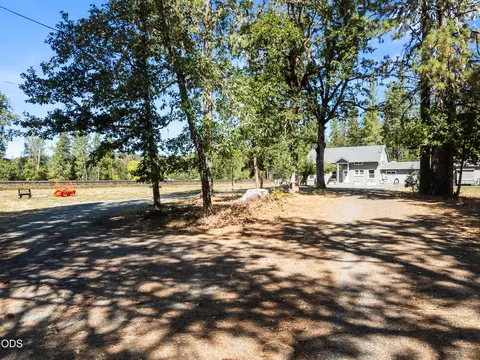 Exterior - 710 Garner Rd, Cave Junction, OR 97523 photo 17 of 19