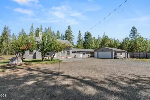 Exterior - 710 Garner Rd, Cave Junction, OR 97523 photo 2 of 19