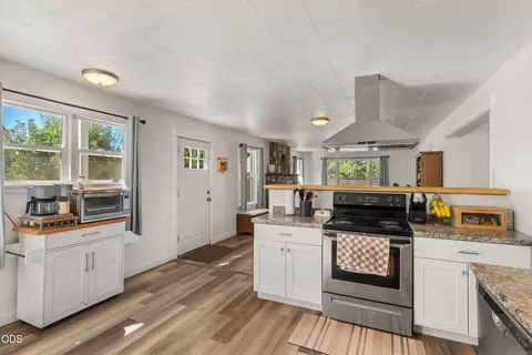Kitchen - 710 Garner Rd, Cave Junction, OR 97523 photo 4 of 4