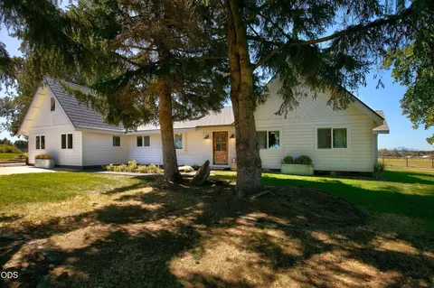 Exterior - 66300 White Rock Loop, Bend, OR 97703 photo 9 of 26