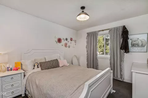 Bedroom - 66300 White Rock Loop, Bend, OR 97703 photo 5 of 6