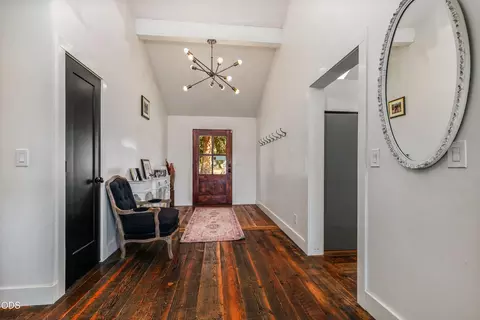 Entry Way - 66300 White Rock Loop, Bend, OR 97703 photo 3 of 5