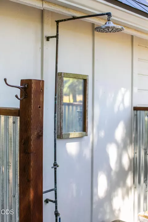 Bath - 66300 White Rock Loop, Bend, OR 97703 photo 3 of 5