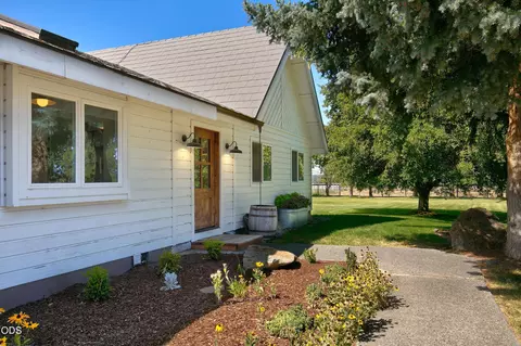 Exterior - 66300 White Rock Loop, Bend, OR 97703 photo 18 of 26