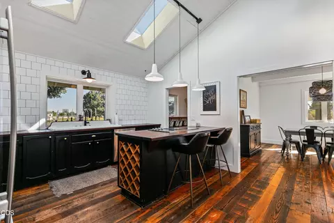 Kitchen - 66300 White Rock Loop, Bend, OR 97703 photo 1 of 3