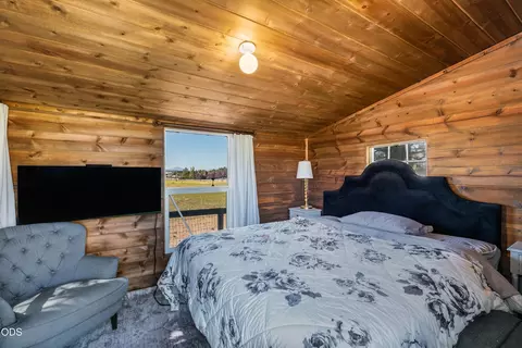 Bedroom - 66300 White Rock Loop, Bend, OR 97703 photo 1 of 6