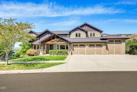 123 Monterey Dr, Medford, OR 97504