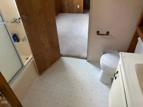 Bath - 19968 Terrace Ln, Bend, OR 97702 photo 2 of 2