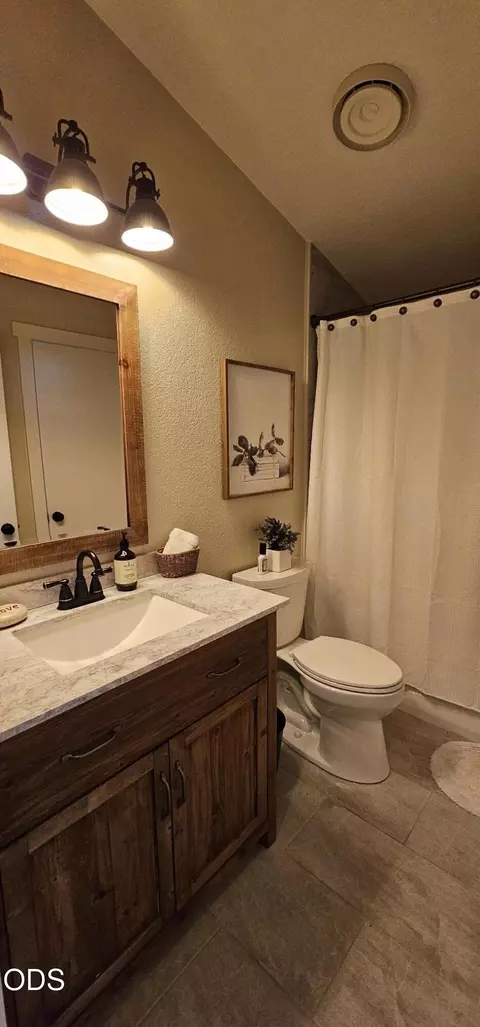 Bath - 17540 Sutter St, La Pine, OR 97739 photo 1 of 3