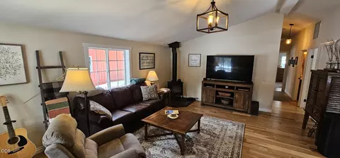 Living - 17540 Sutter St, La Pine, OR 97739 photo 1 of 3
