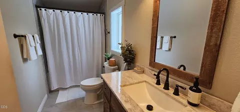 Bath - 17540 Sutter St, La Pine, OR 97739 photo 2 of 3