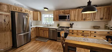 Kitchen - 17540 Sutter St, La Pine, OR 97739 photo 1 of 2