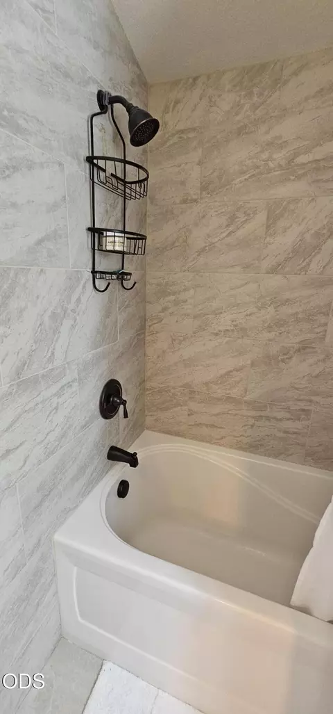 Bath - 17540 Sutter St, La Pine, OR 97739 photo 3 of 3