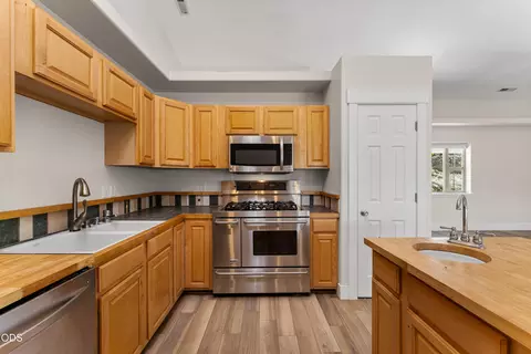 Kitchen - 886 Humbug Creek Rd, Applegate, OR 97530 photo 2 of 4