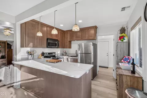 247 Berrydale Ave, Medford, OR 97501