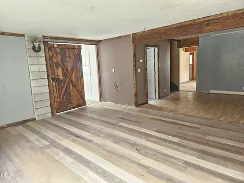 Living - 436 Bonner Ln, Crescent, OR 97733 photo 1 of 2