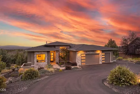 883 Highland View Loop, Redmond, OR 97756