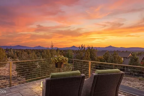 883 Highland View Loop, Redmond, OR 97756