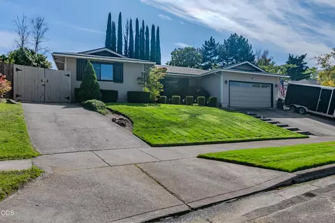 2836 Pennington Dr, Medford, OR 97504