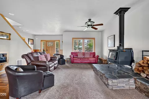 Living - 65855 61st St, Bend, OR 97703 photo 4 of 9