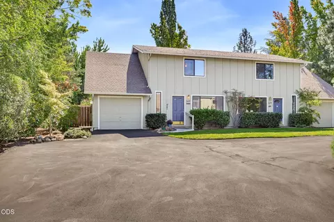 669 Park St, Ashland, OR 97520