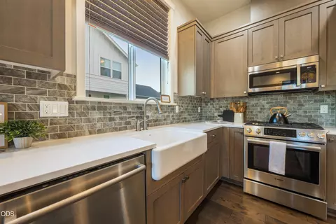 Kitchen - 61591 Aaron Way, Bend, OR 97702 photo 3 of 3