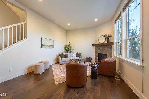 Living - 61591 Aaron Way, Bend, OR 97702 photo 1 of 2