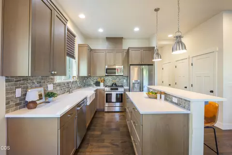 Kitchen - 61591 Aaron Way, Bend, OR 97702 photo 1 of 3