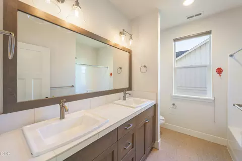 Bath - 61591 Aaron Way, Bend, OR 97702 photo 3 of 3