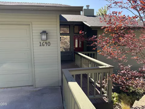 1640 Ridgecrest Dr, Klamath Falls, OR 97601