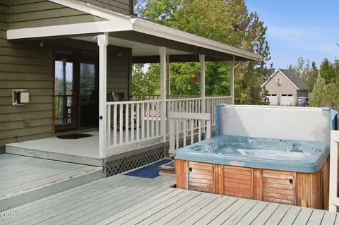 Exterior - 61000 Jennings Rd, Bend, OR 97702 photo 7 of 11