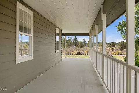 Exterior - 61000 Jennings Rd, Bend, OR 97702 photo 9 of 11