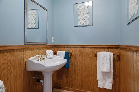 Bath - 61000 Jennings Rd, Bend, OR 97702 photo 1 of 5