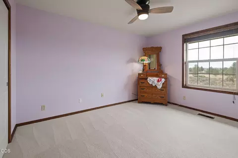 Bedroom - 61000 Jennings Rd, Bend, OR 97702 photo 5 of 6